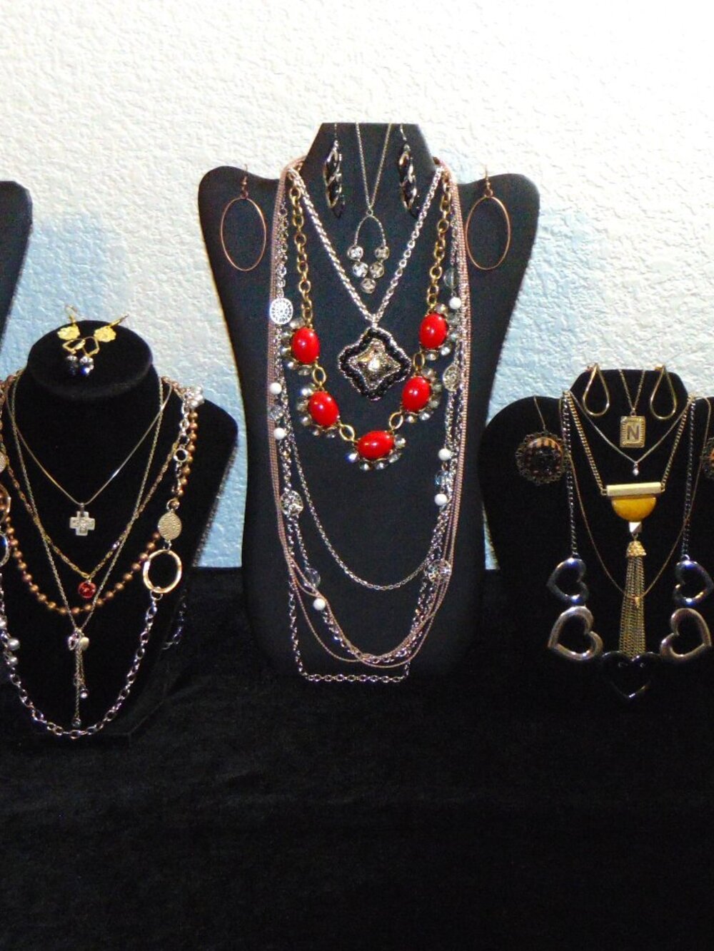 Vintage & Modern Assorted Jewelry lot- very nice!